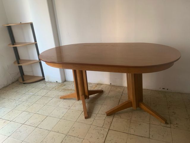 Mesa de comedor de madera