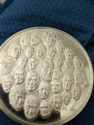 Moneda con Rostros Grabados