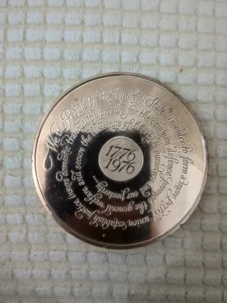 Moneda con Rostros Grabados