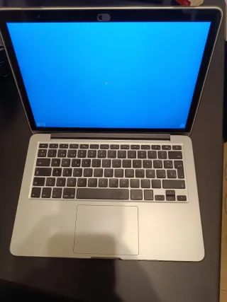 Macbook Pro Retina 13" 2015 + funda y conectores