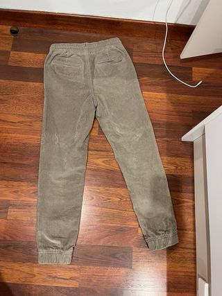 Pantalón de pana verde oliva