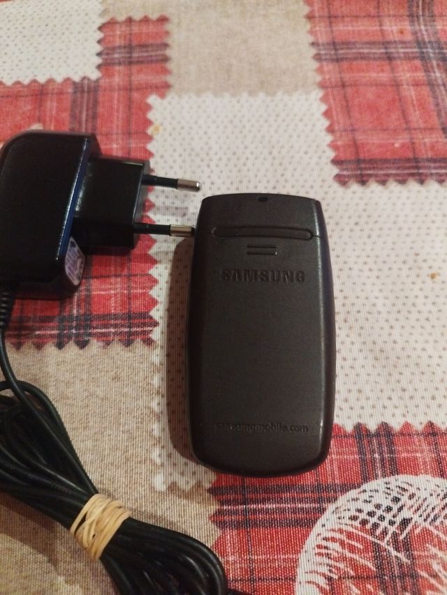 Teléfono Samsung Plata conpania Movistar