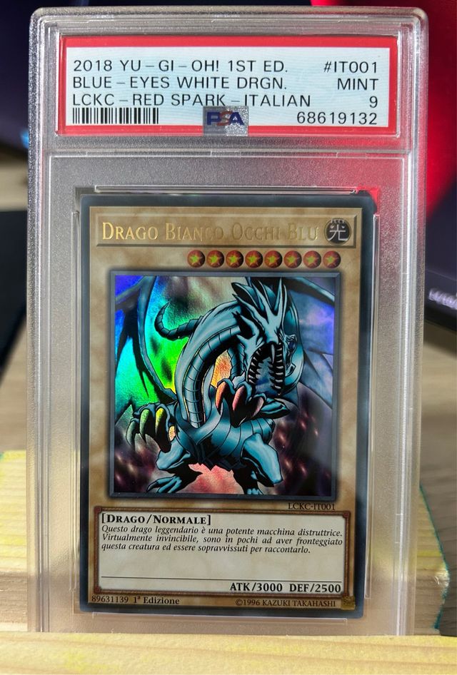 Drago Bianco Occhi Blu PSA 9 LCKC-IT001