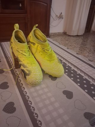 Botas de fútbol Puma amarillas