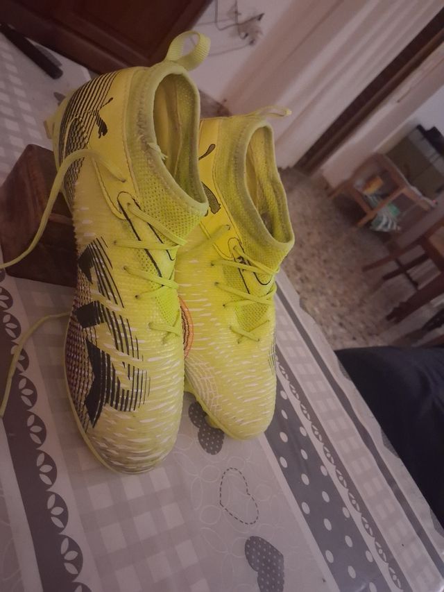 Botas de fútbol Puma amarillas