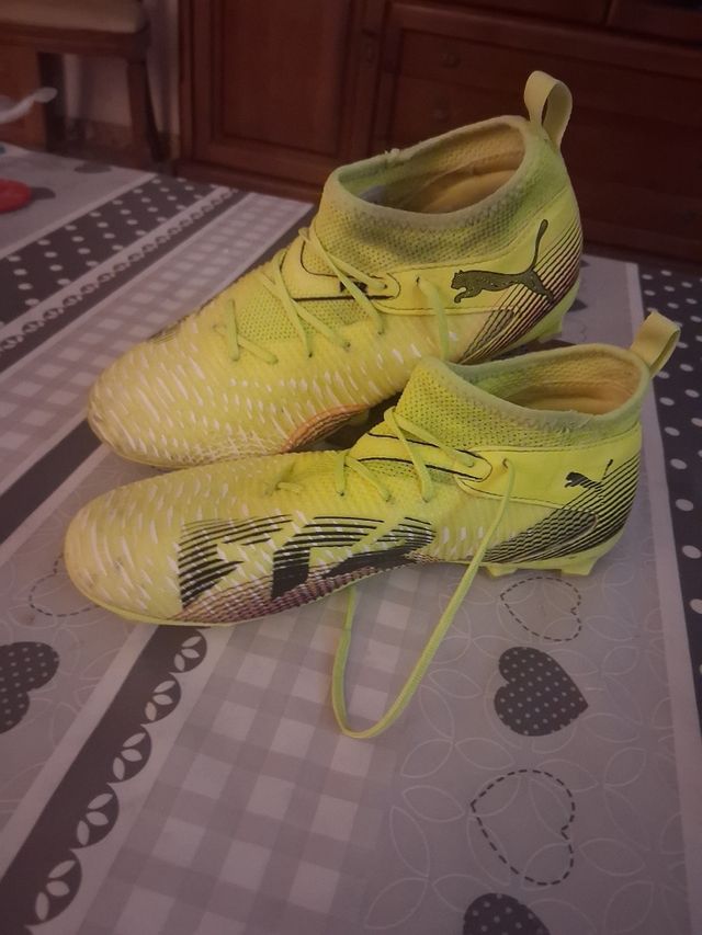 Botas de fútbol Puma amarillas