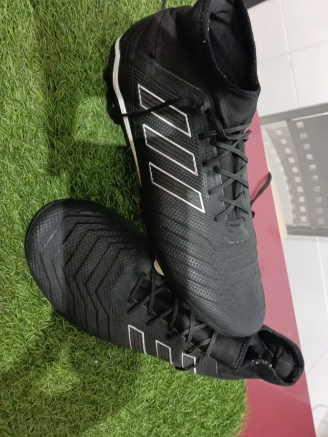Botas de fútbol Adidas negras predator 18.2