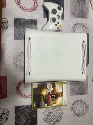 Consola Xbox 360 Blanca + Mando + UFC 10