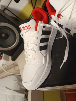 Zapatillas Adidas Blancas y Rojas