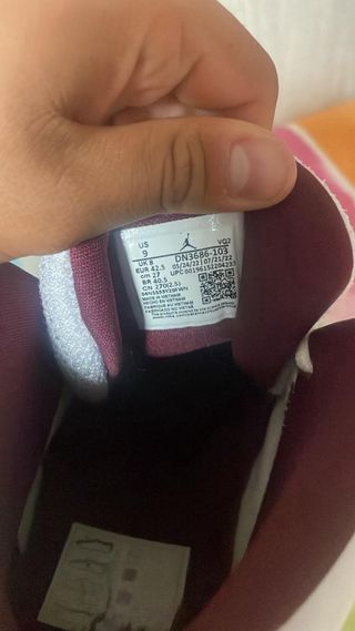 Zapatillas Jordan Blancas y Rojas