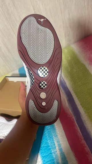 Zapatillas Jordan Blancas y Rojas