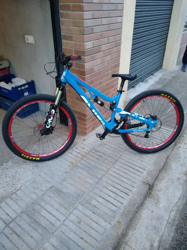 Bicicleta YT PLAY slopestyle/dirt