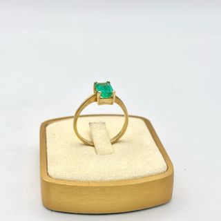 Anillo Oro 18kt con Esmeralda