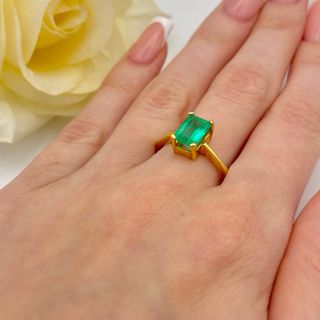 Anillo Oro 18kt con Esmeralda