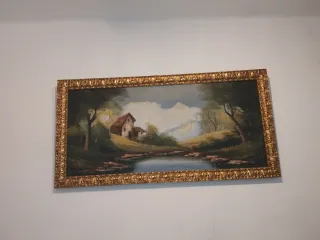 Cuadro paisaje con casa y montañas