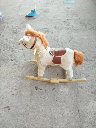 Caballo Mecedora Beige y Marrón
