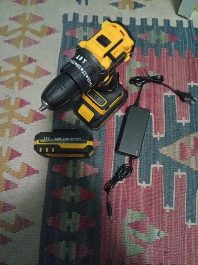 TTaladro percutor ..