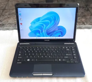 Portátil Toshiba L745-i3 6GB RAM 240GB SSD 14"
