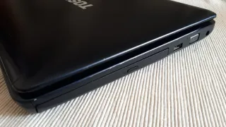 Portátil Toshiba L745-i3 6GB RAM 240GB SSD 14"