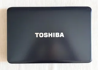 Portátil Toshiba L745-i3 6GB RAM 240GB SSD 14"