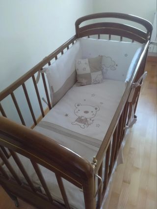 Colcha y chichonera para cuna de bebé