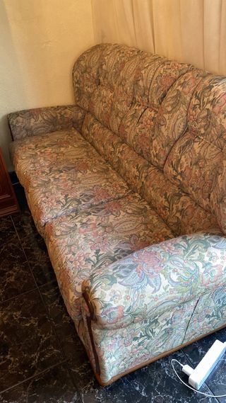Conjunto comedor: mesa, sillas y muebles armario 
