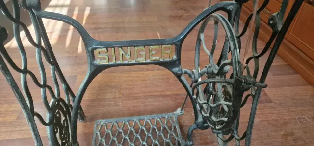 Máquina de coser Singer antigua