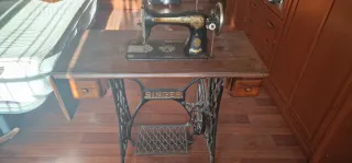 Máquina de coser Singer antigua