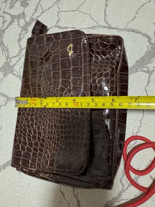 Borsa marrone effetto coccodrillo