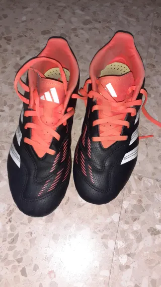 Botas de fútbol niño Adidas predator negras y nara