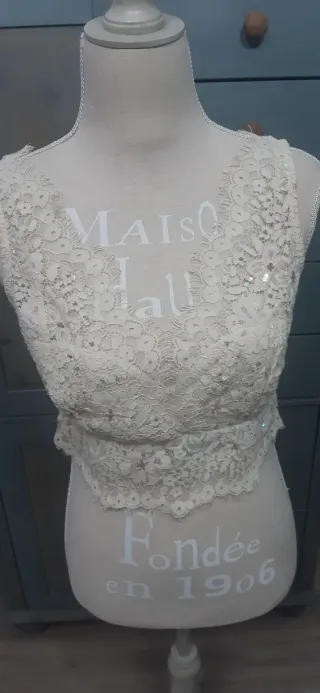 Crop top encaje Stradivarius