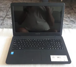 Portátil Asus i3 8GB 240GB SSD 15,6 HD