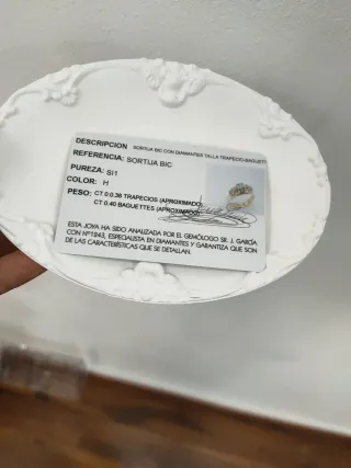 Anillo oro 9 kt.  con diamantes antiguos.