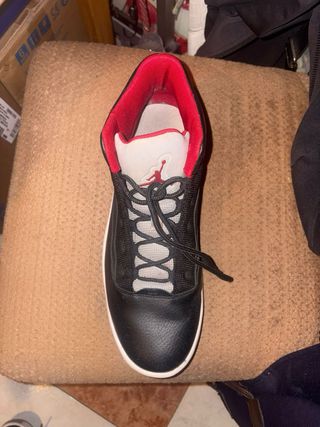 Jordan Max Aura 2 Talla 44 Negro/Rojo
