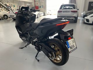 Yamaha TMAX 560 Tech Max Akrapovic. 4.500km