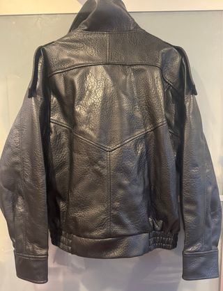 Cazadora efecto piel oversize Zara Talla M