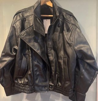 Cazadora efecto piel oversize Zara Talla M