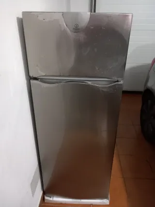 Nevera Indesit con Congelador
