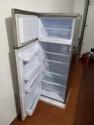 Nevera Indesit con Congelador