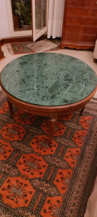 Mesa redonda de salón mármol y madera
