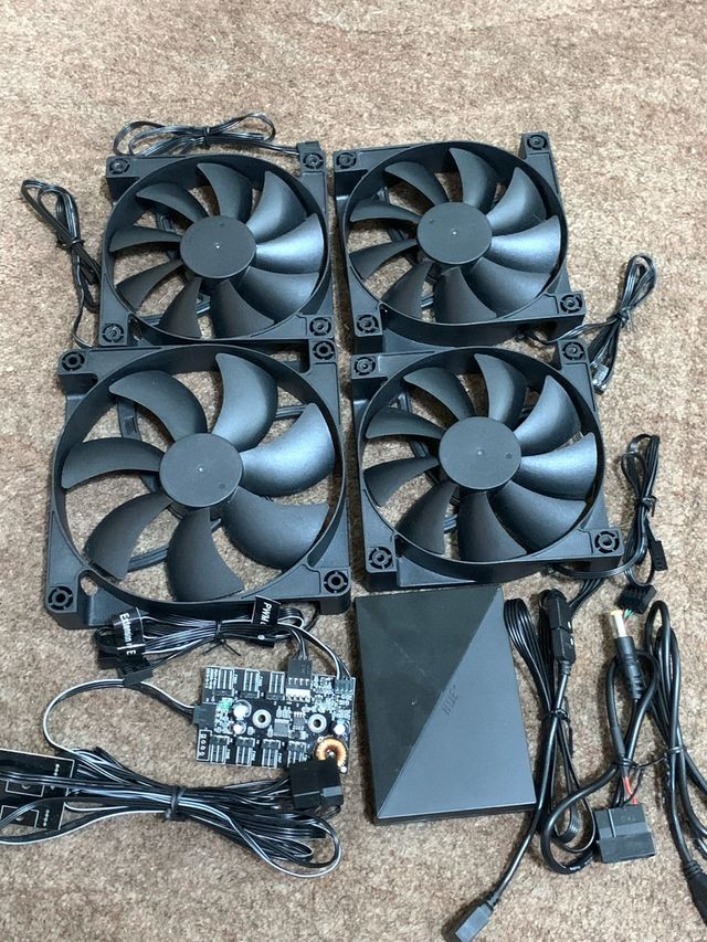 NZXT Hue+ Controler y Ventiladores