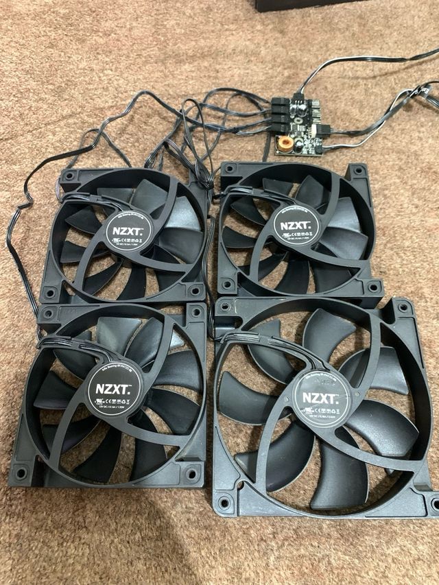 NZXT Hue+ Controler y Ventiladores