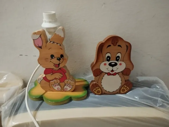 Lampada comodino con portapenne in legno