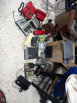 Lote radios y teléfonos antiguos y más 20 artículo