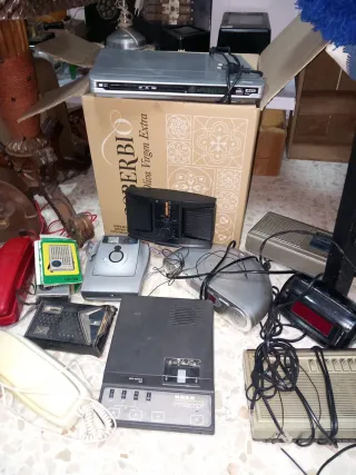 Lote radios y teléfonos antiguos y más 20 artículo