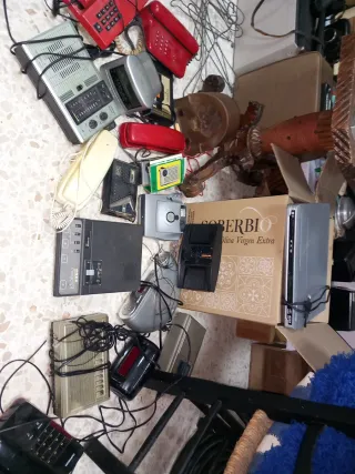 Lote radios y teléfonos antiguos y más 20 artículo