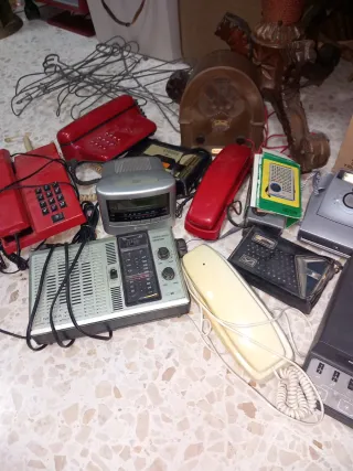 Lote radios y teléfonos antiguos y más 20 artículo