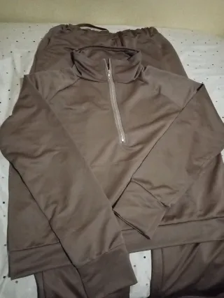 Conjunto chándal deportivo mujer.