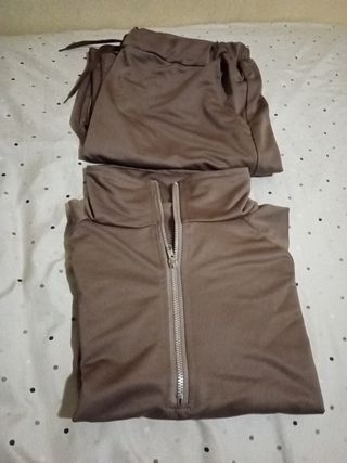 Conjunto chándal deportivo mujer.