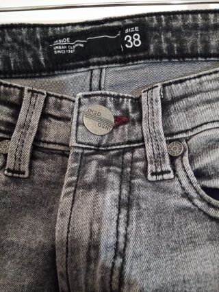 Vaquero de hombre elástico, tipo "skinny".